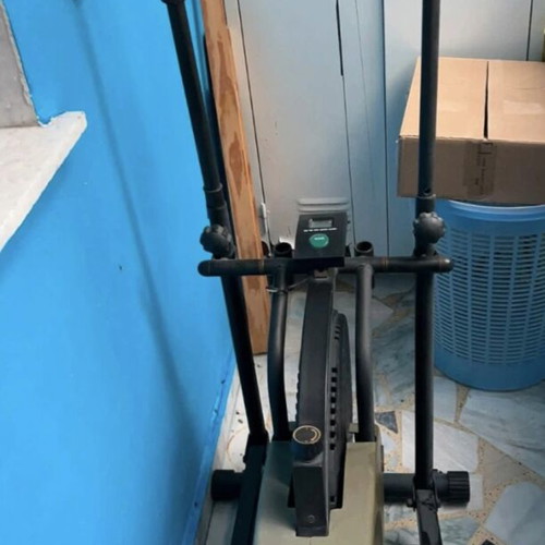 Elliptical machine used, fully functional, ideal for home cardio workout