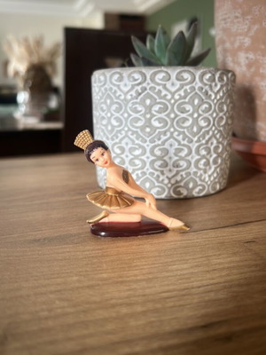 Vintage decorative ballerina like new