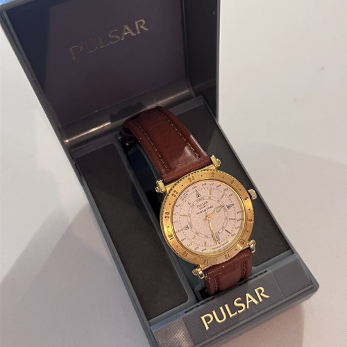 Pulsar World Time by Seiko wristwatch like new, men's gray