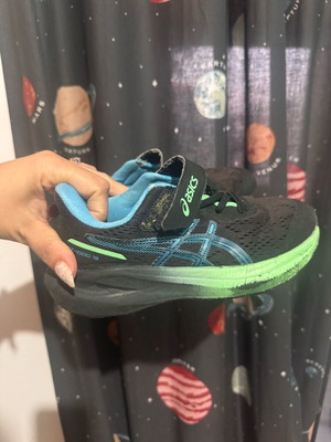 Asics παιδικά αθλητικά παπούτσια GT 1000 13PS μεταχειρισμένα, νούμερο 31,5