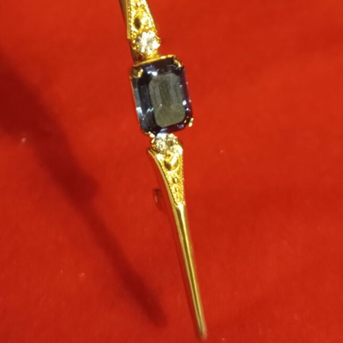 Vintage bar brooch mint condition with Art Deco design