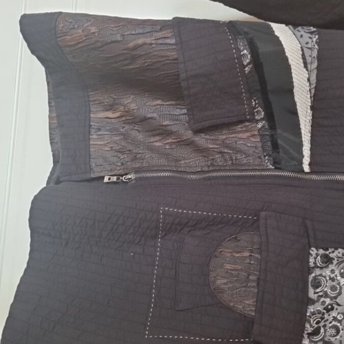 Women's black coat like new with unique design size 42
