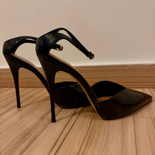 Carrano leather black pumps like new, heel height 11cm, size 40