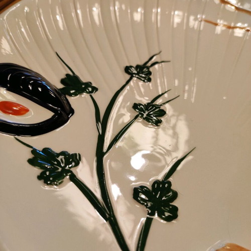 Seafood platter 33cm like new with embossed designs