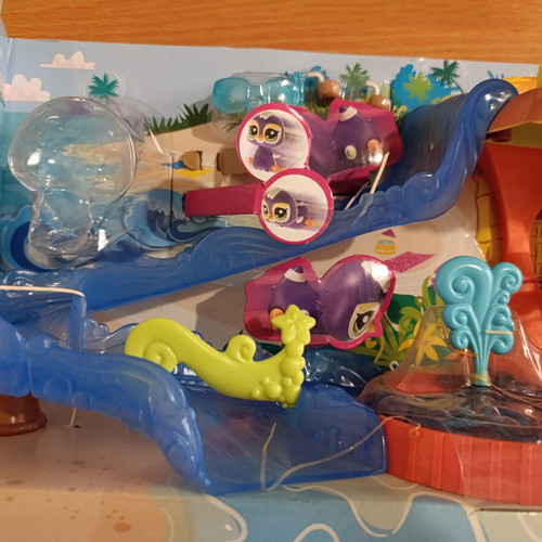 Littlest Pet Shop Walkables Park with Water Slides, new