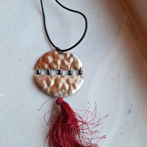 Necklace like new, silver color