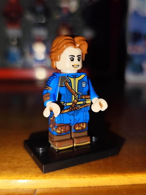 Lucy MacLean minifigure like new with stand base