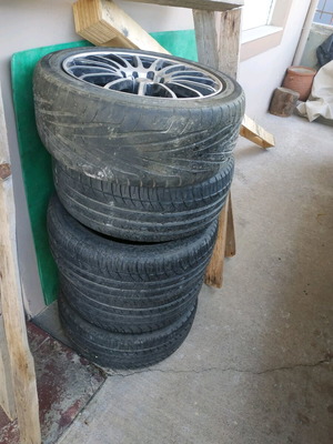 Автомобилни гуми употребявани, 1 Maxxis и 4 Michelin 195/50, общо 5, износени