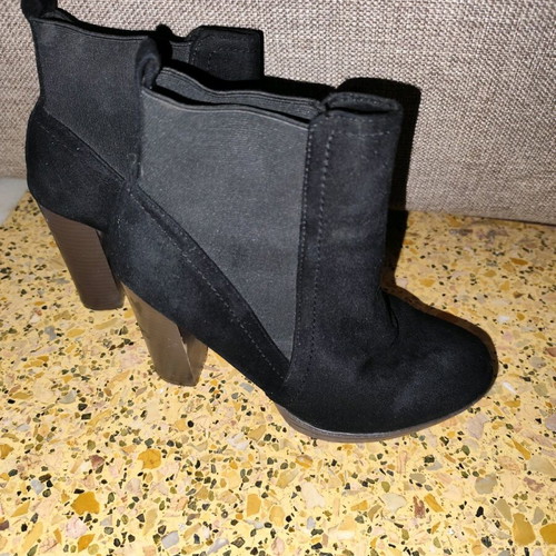 Black suede ankle boots size 38 with thick heel like new