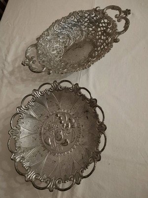 Decorative platters used, set of 2 pieces