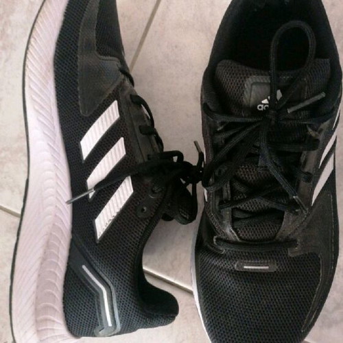 Αθλητικά παπούτσια Adidas μαύρα σαν καινούργια, μέγεθος 40