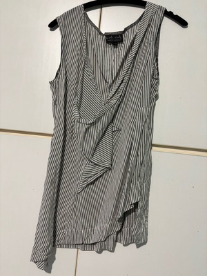 Nikola Waite blouse long size 2 like new