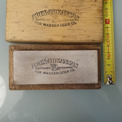 Apex-Arkansas sharpening stone like new in wooden box