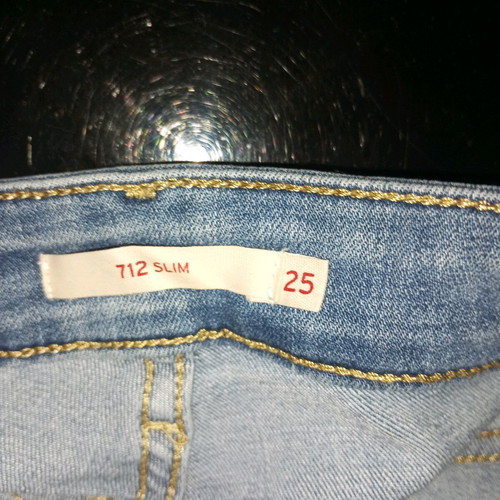 Levi's women's slim light blue jeans like new