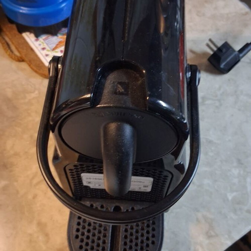 DeLonghi Inissia Nespresso capsule coffee machine with milk frother