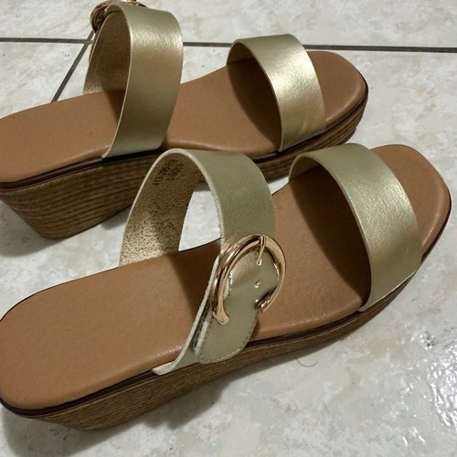 Laura Virgili gold platform sandals size 38, like new
