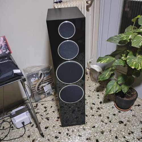 Wharfedale Diamond 250 floor-standing speakers like new