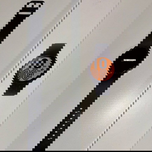 Samsung Galaxy Watch Aluminium Series 4 40mm σαν καινούργιο με δύο φορτιστές