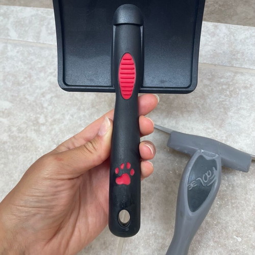 Pet combs used, suitable for large dogs