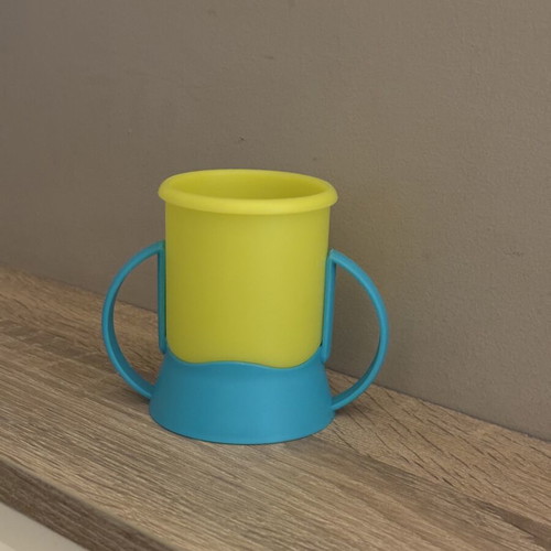 Tupperware educational cup 2 in 1 with double handle like new