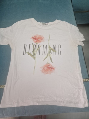 Stradivarius T-shirt blooming white, like new, size L
