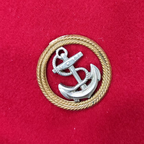 Metal 3D Navy Badge diameter 33.6mm like new