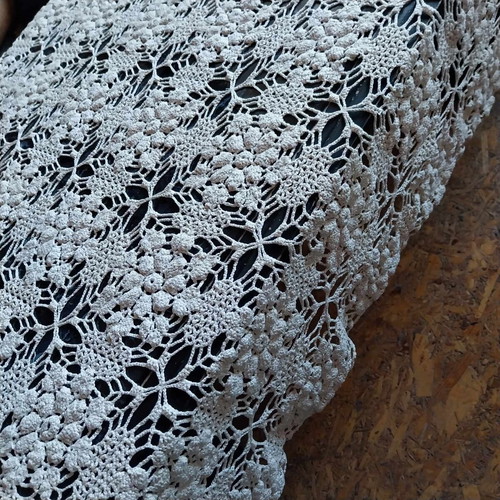 Crocheted tablecloth like new, rectangular 175x140 cm, handmade