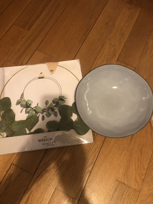 Jysk set of 2 new items salad bowl and decorative wreath