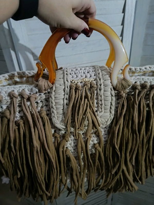 Knitted handmade beige handbag with brown fringes and bone handle, new