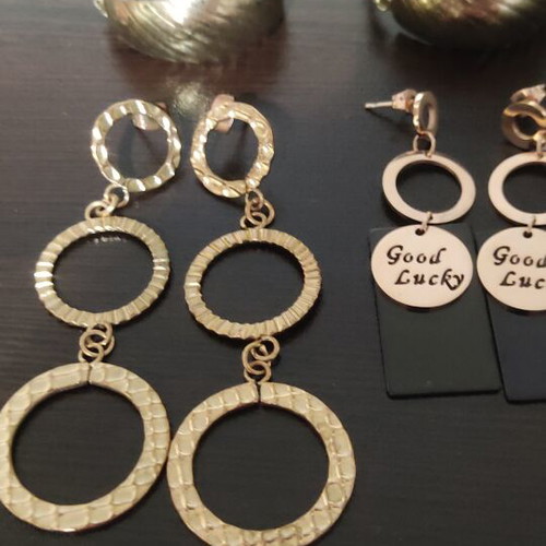 Set of 3 pairs of earrings like new, gold tone