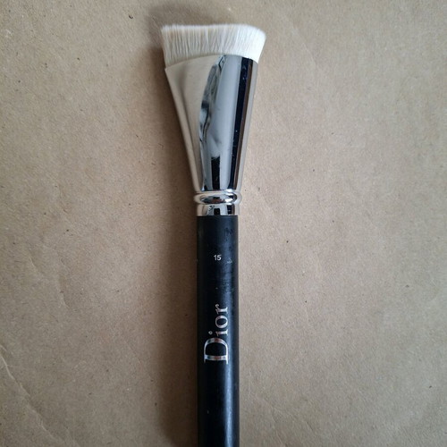 Chanel contour brush used n°15 Dior for makeup