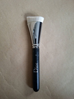Chanel contour brush used n°15 Dior for makeup