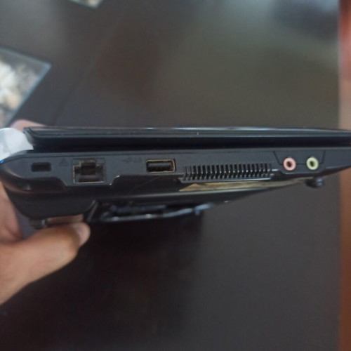 Asus Eee PC 1000 series netbook for parts, not working