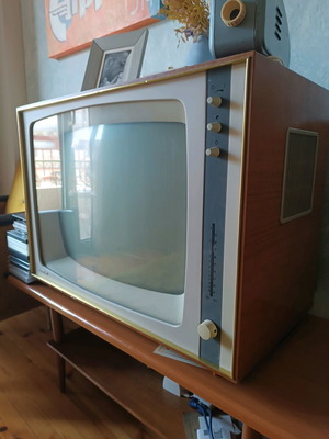 RFT Stassfurt DDR 23-inch TV like new with HDMI port