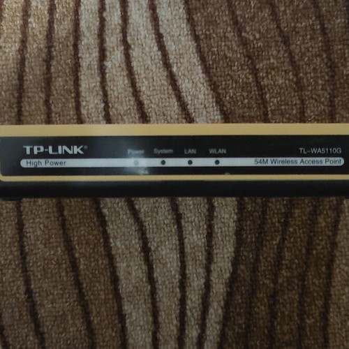Access Point TP-Link TL-WA5110G used with PoE injector and antenna