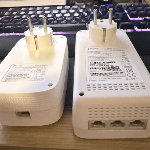 TP-LINK WPA8631P AV1300 Gigabit Passthrough Powerline AC WiFi Extender like new