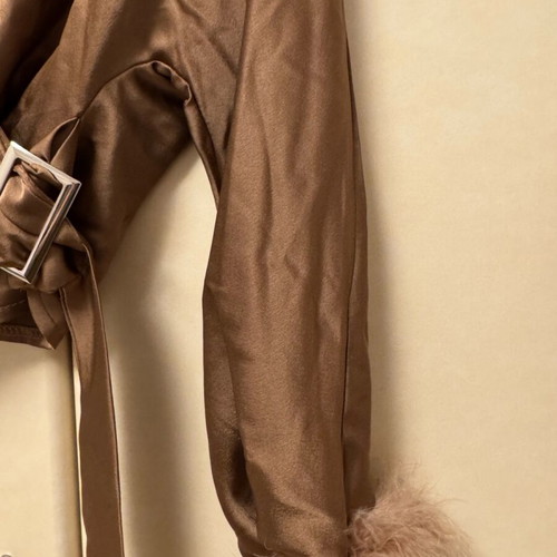 Blouse with fur sleeves like new, crop belt