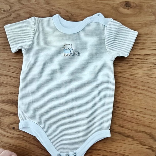Baby bodysuits 6-9 months like new, 100% cotton summer spring