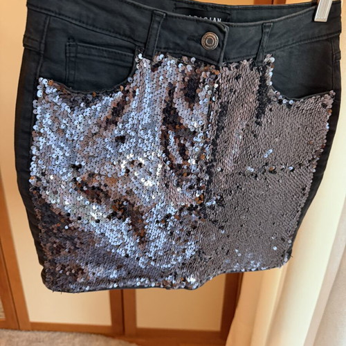 Parisian elastic denim skirt with sequins size small like new black pink