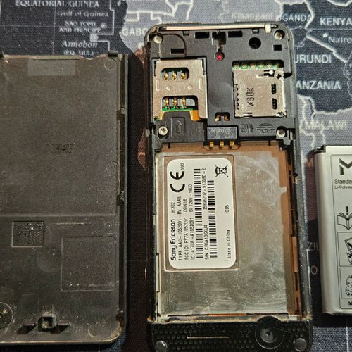 Sony Ericsson W302 Walkman used with USB charging cable