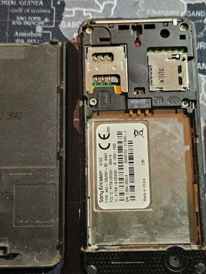 Sony Ericsson W302 Walkman used with USB charging cable