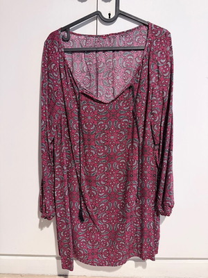 Burgundy blouse dress with paisley used, size M