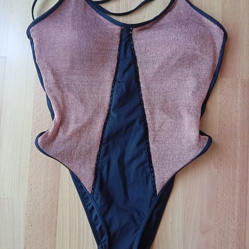 Bluepoint women's one-piece swimsuit new, size L, black and beige