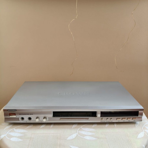Crown DVD Player DVD-2818 like new, silver, karaoke compatible