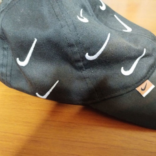 Nike hat one size genuine like new