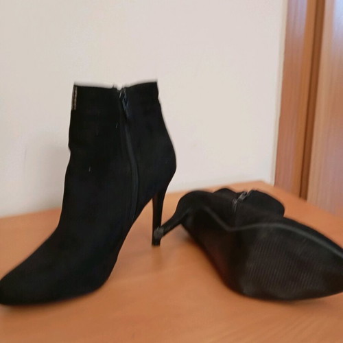 Belle women black suede ankle boots with rhinestones like new