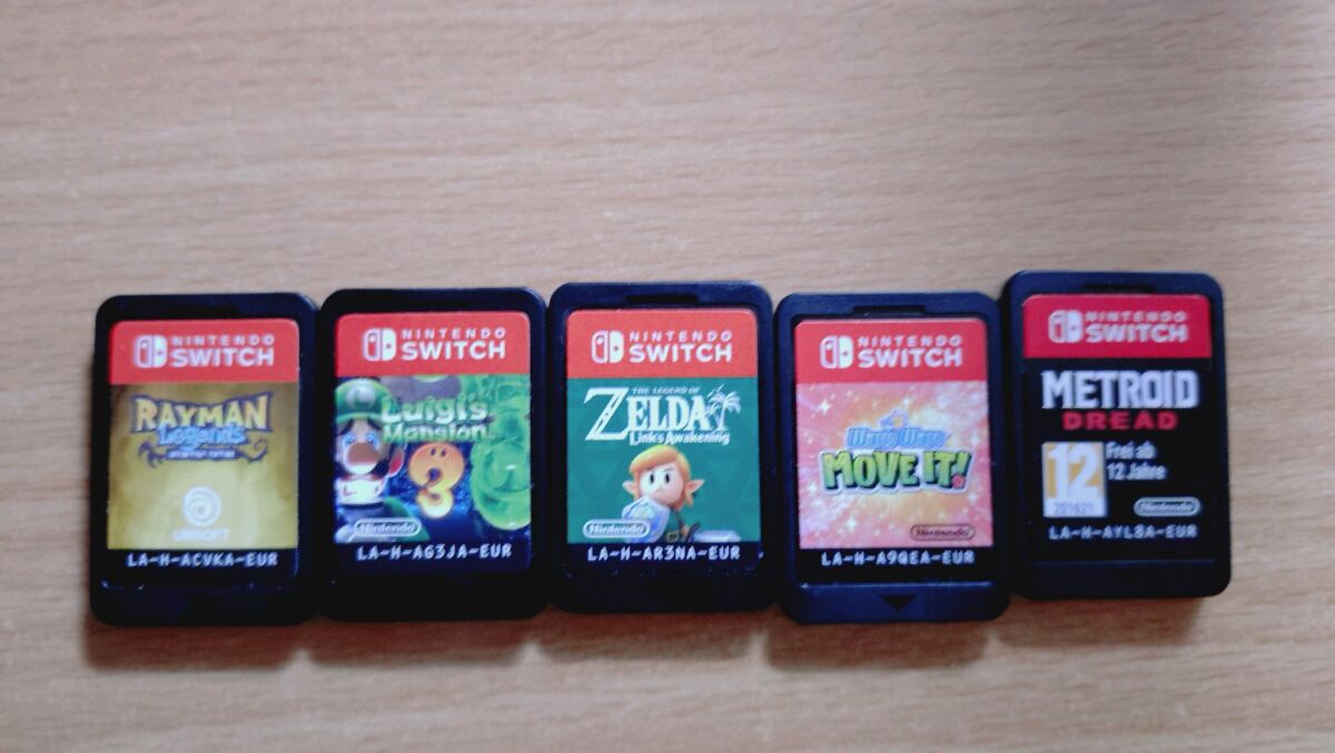 Nintendo Switch used with case, 5 games… - € 235,00 - Vendora.cy