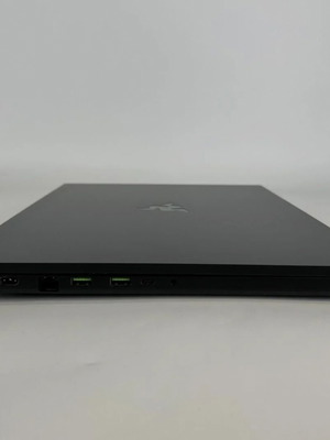 Razer Blade 18 2025 καινούργιο gaming laptop 18” με Intel Core Ultra 9 275HX