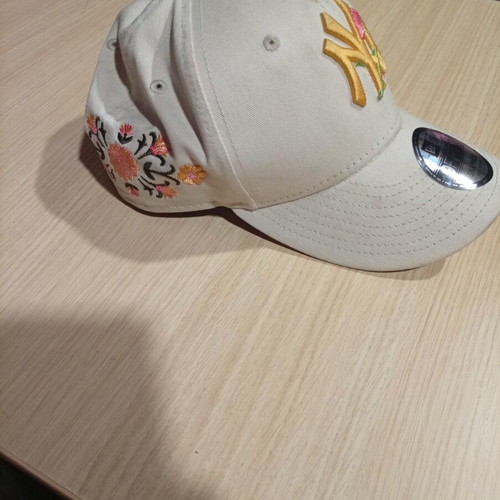 New Era NY baseball cap, beige with floral embroidery