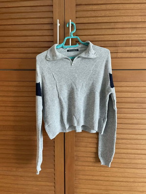 Brandy Melville Grey Knitted Quarter-Zip Sweater like new